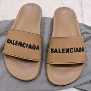 Balenciaga pool slides